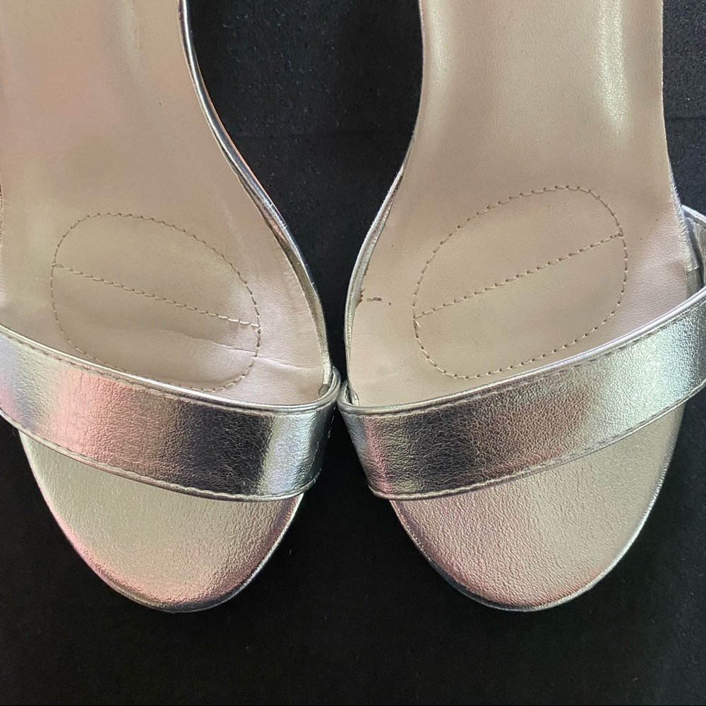 Silver Aryaw Heels Size 8W - Picture 11 of 11